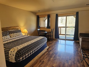 One Bedroom King/Queen Suite River Front Photo 1