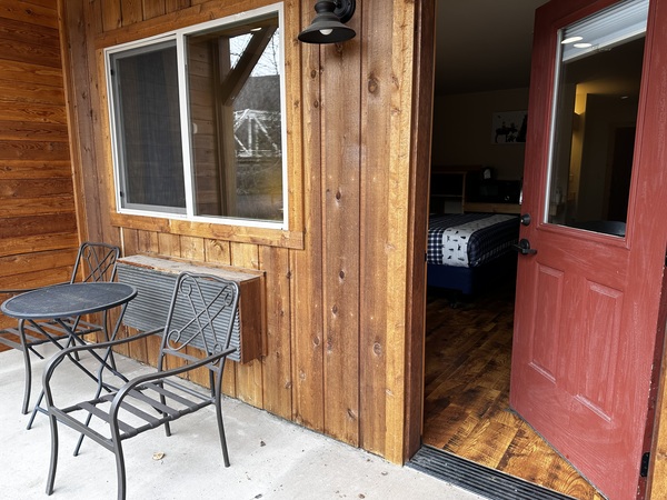 King Suite ADA River Front Photo 9