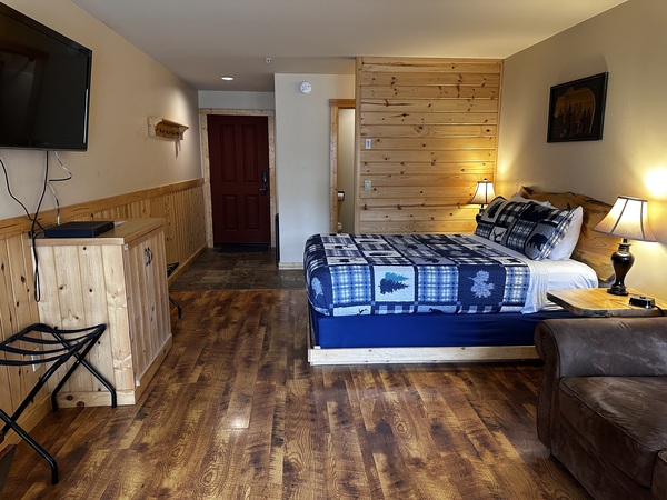 Queen Suite River Front Photo 2