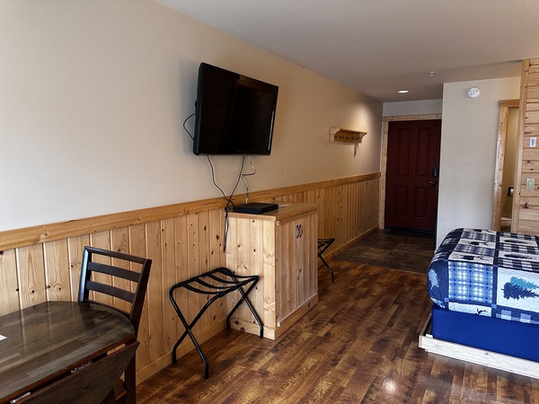 Queen Suite River Front Photo 4