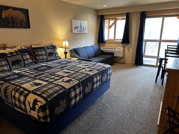 King Suite River Front with Queen Sofa Sleeper Photo 1