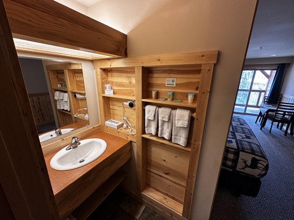 King Suite River Front with Queen Sofa Sleeper Photo 11