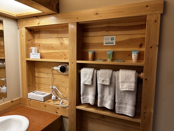 King Suite River Front with Queen Sofa Sleeper Photo 10