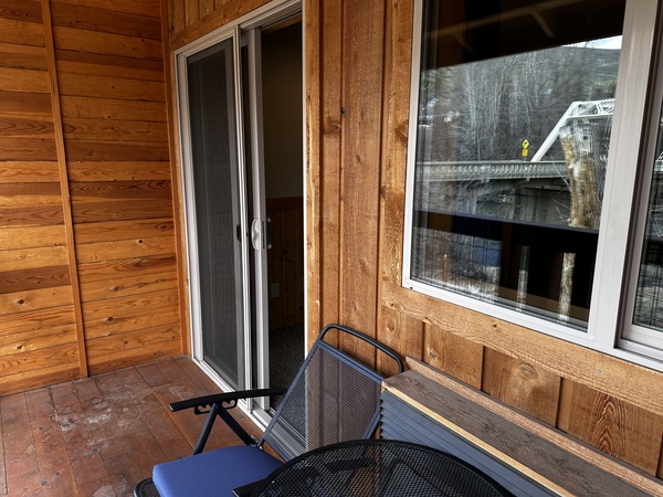 King Suite River Front with Queen Sofa Sleeper Photo 14