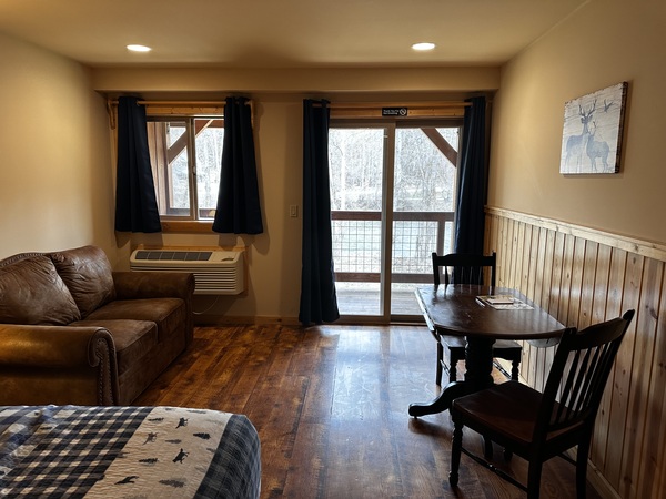 King Suite River Front Photo 6