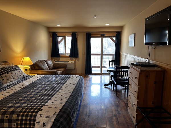 King Suite River Front Photo 5