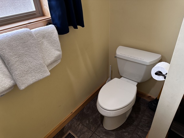 One Bedroom River Front Cabin With Loft Photo 12