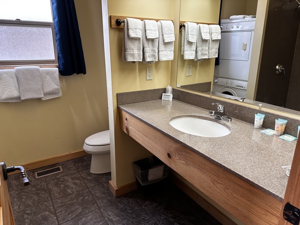 One Bedroom River Front Cabin With Loft Photo 11