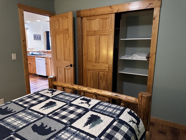 One Bedroom River Front Cabin With Loft Photo 3