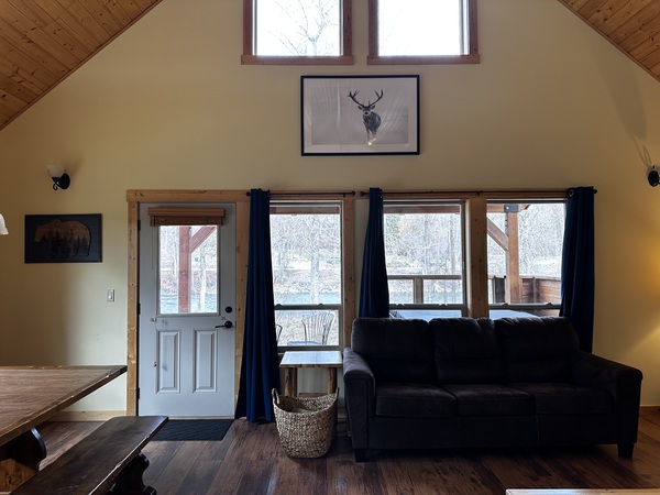 One Bedroom River Front Cabin With Loft Photo 10