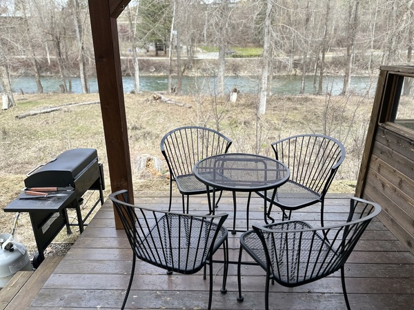 One Bedroom River Front Cabin With Loft Photo 21