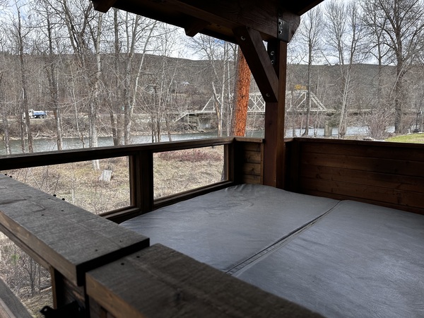One Bedroom River Front Cabin With Loft Photo 22