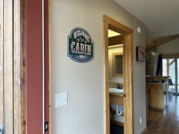 One Bedroom River Front Cabin Photo 8