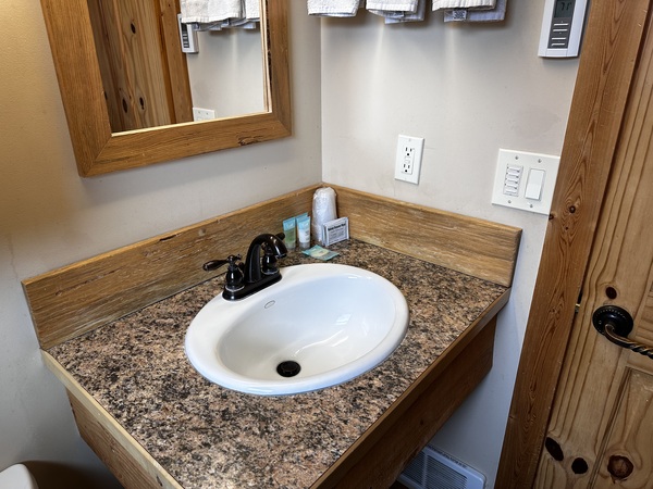 One Bedroom River Front Cabin Photo 10