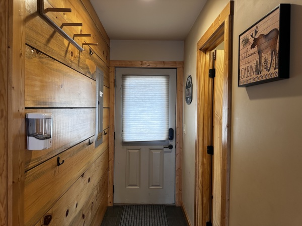 One Bedroom River Front Cabin Photo 9