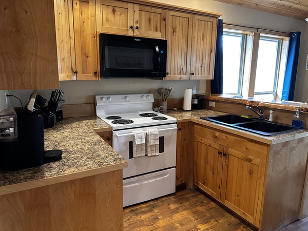 One Bedroom River Front Cabin Photo 3