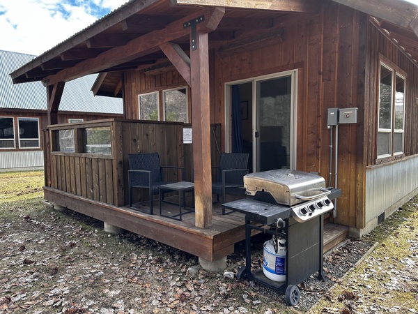 One Bedroom River Front Cabin Photo 16
