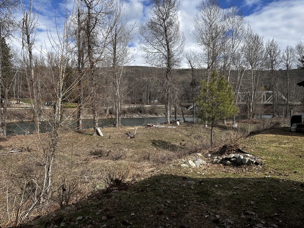 One Bedroom River Front Cabin Photo 17