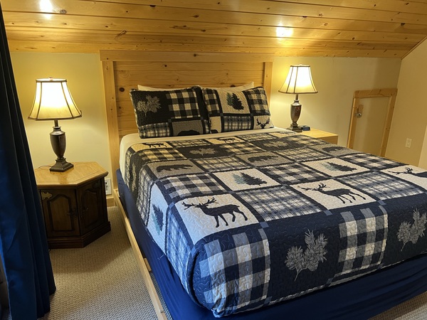 Two Bedroom River Front Cabin Photo 8