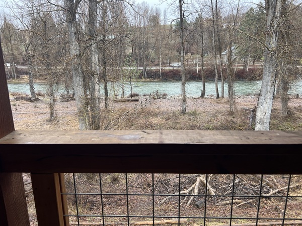 Two Bedroom River Front Cabin Photo 20