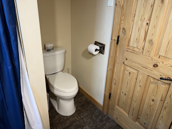 Two Bedroom River Front Cabin Photo 16