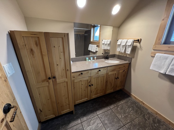 Two Bedroom River Front Cabin Photo 13